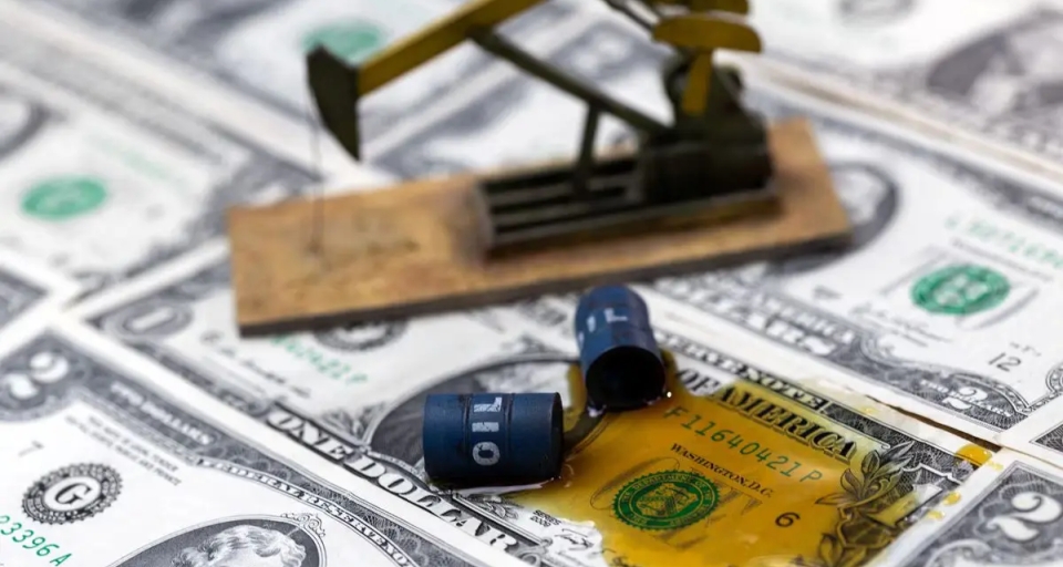Цены на нефть снижаются из-за опасений о слабом спросе на топливо и неудовлетворительных данных из Китая